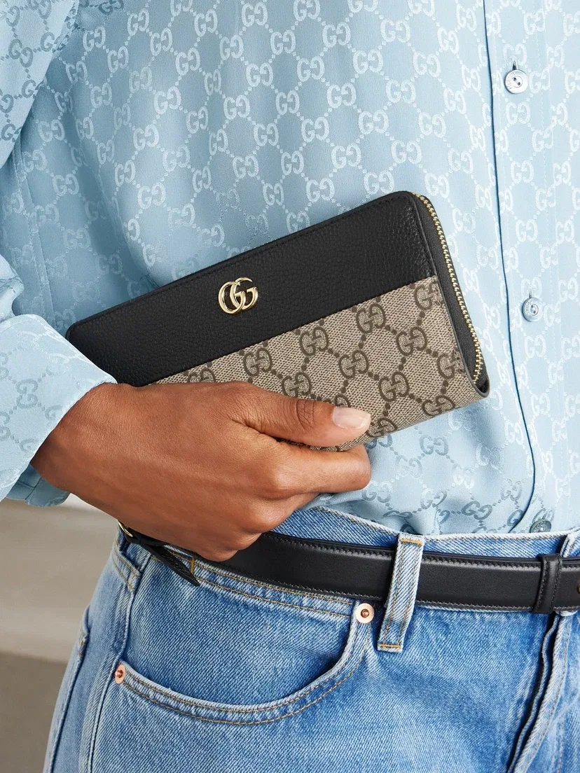 Кошелек Petite Marmont из текстурированной кожи с принтом на канве с покрытием GUCCI, черный — фото 2