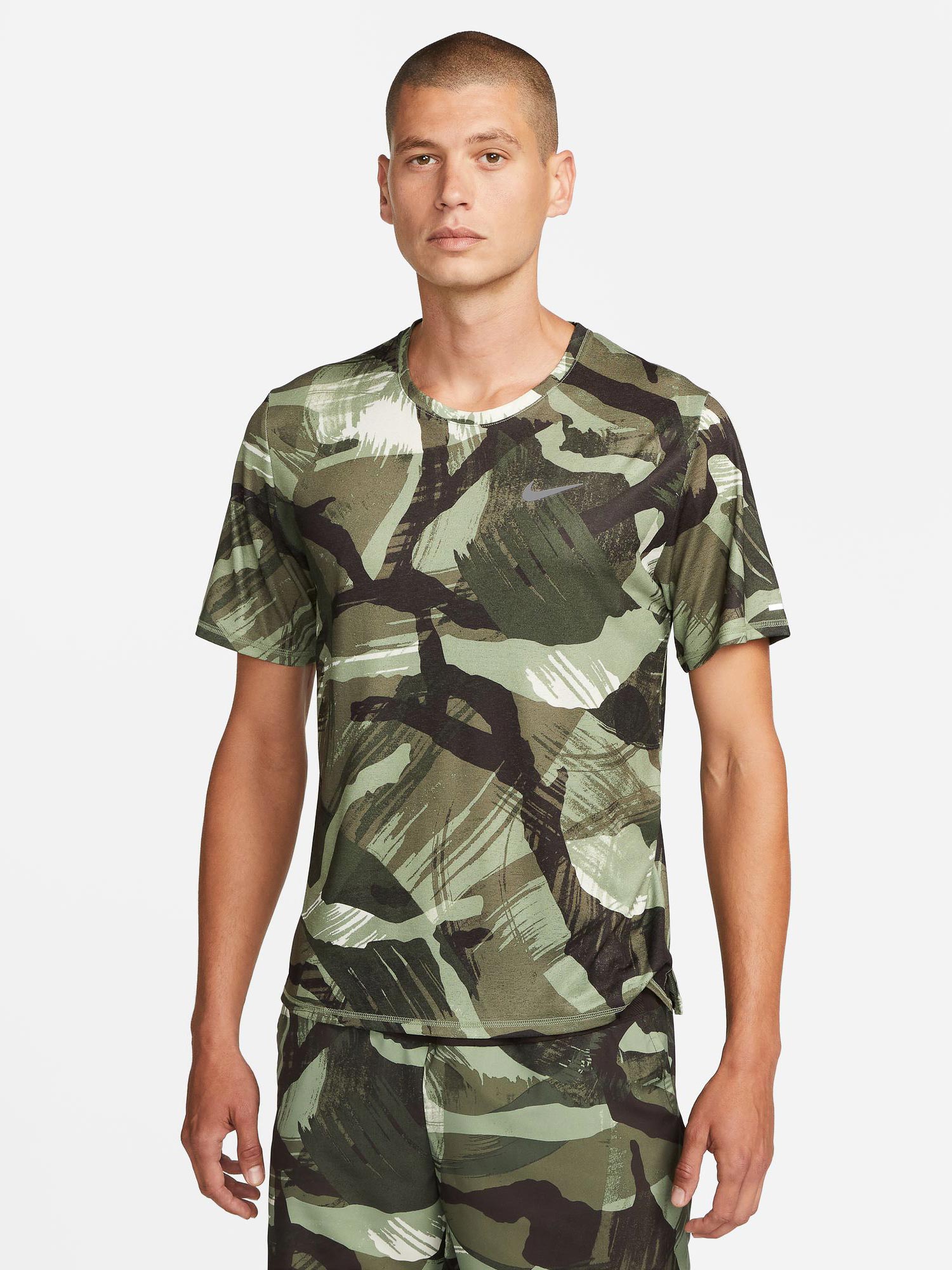 

Футболка Nike M NK DF MILER SS CAMO, зеленый