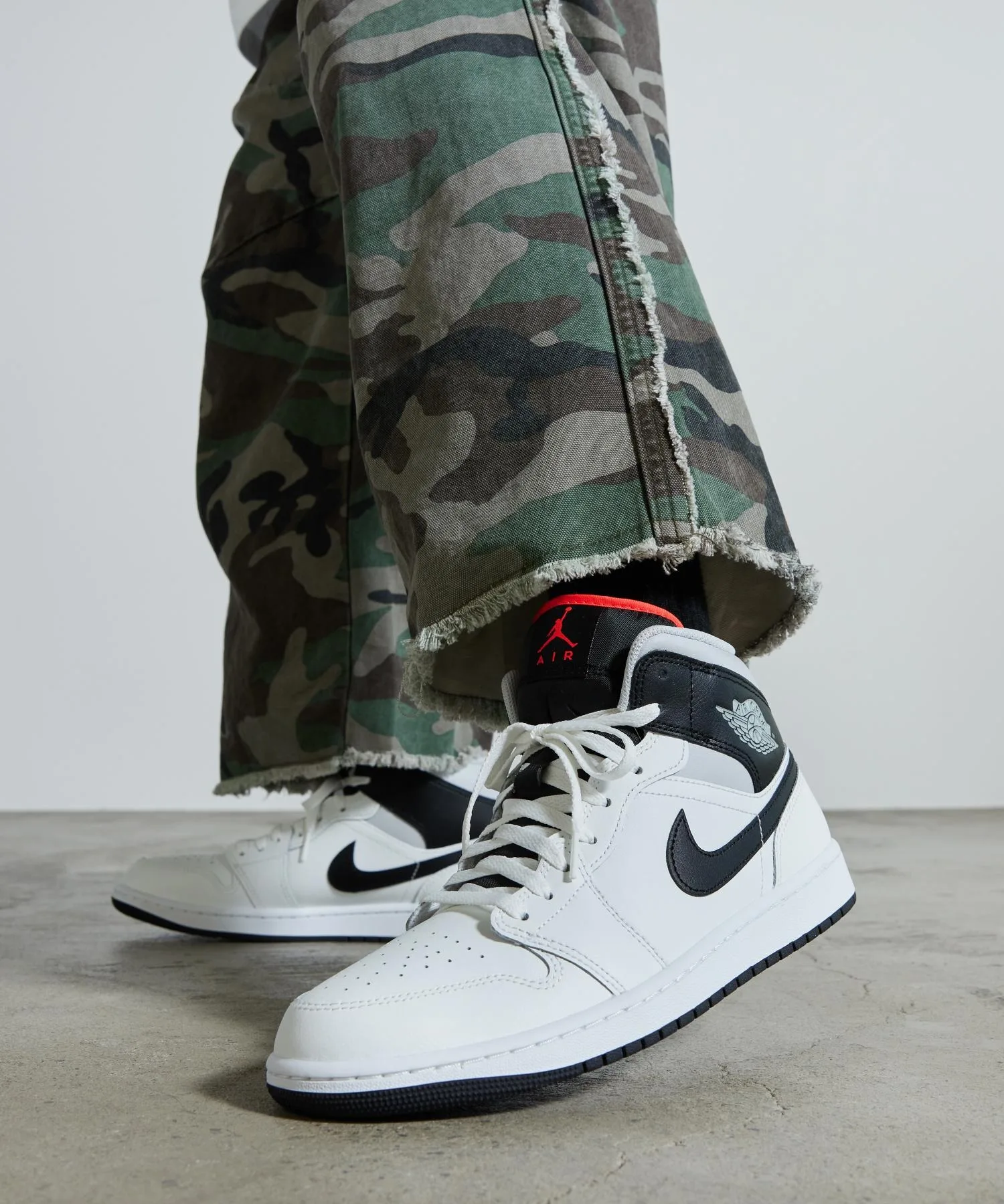 Мужские кроссовки Air Jordan 1 Mid DQ8426-109 JORDAN BRAND бежевые