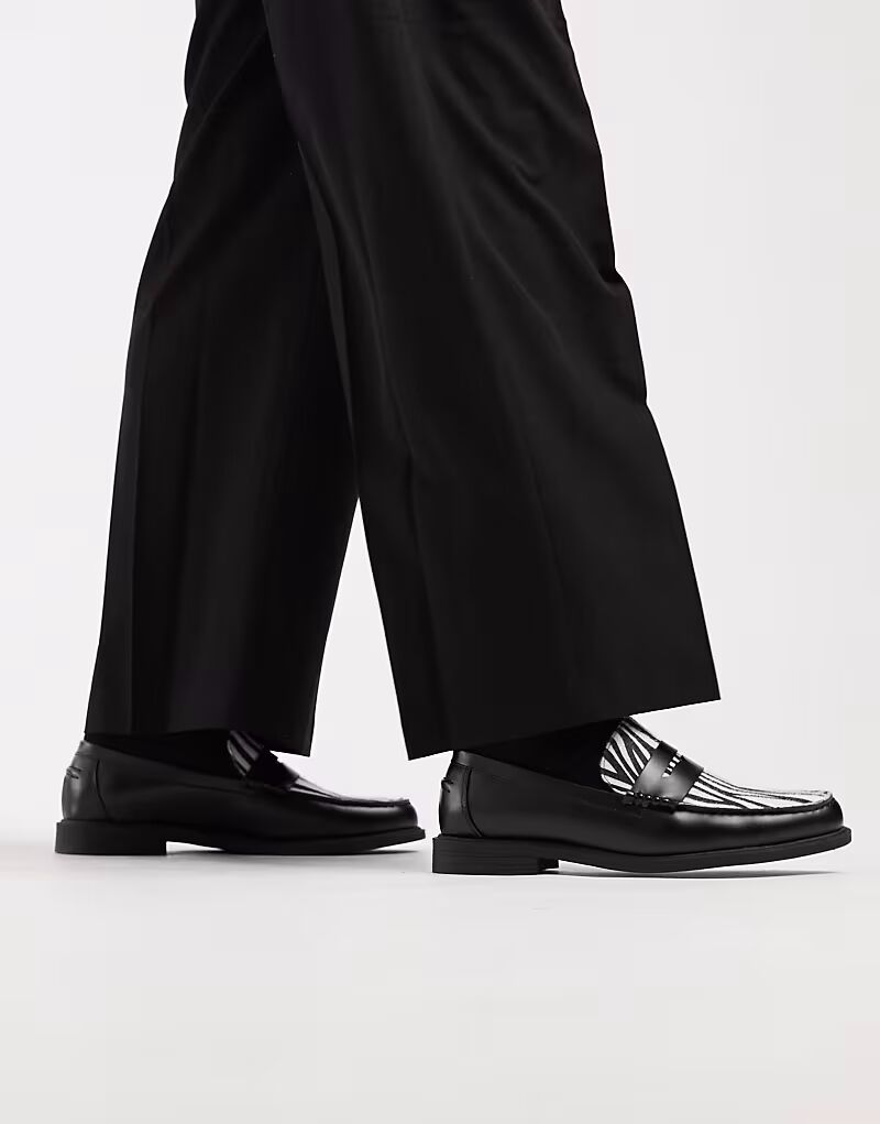 

Пенни-лоферы черного цвета с фартуком из искусственной зебры Asos Design