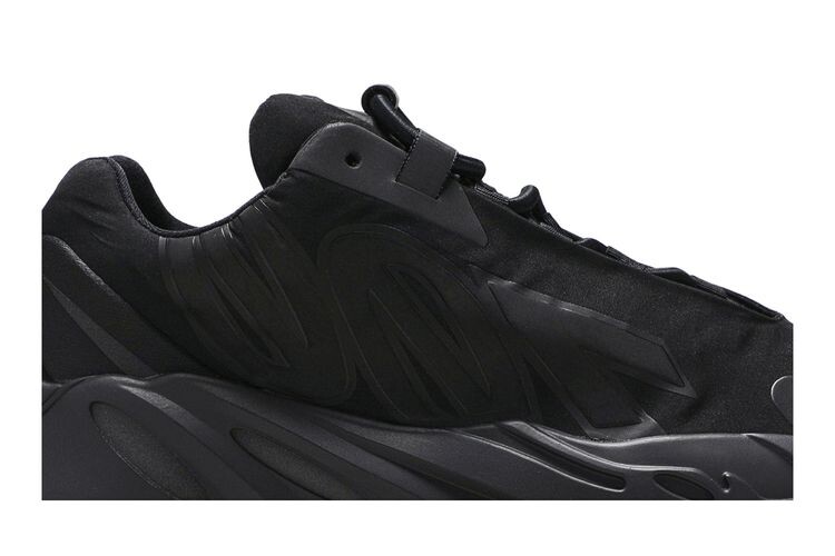 Кроссовки adidas Yeezy Boost 700 MNVN Triple Black, черный — фото 2