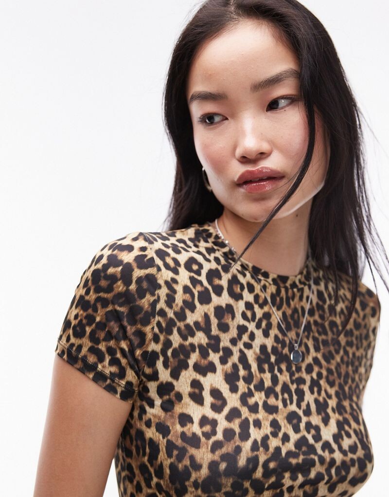 

Коричневая футболка из микрофибры с леопардовым принтом Topshop