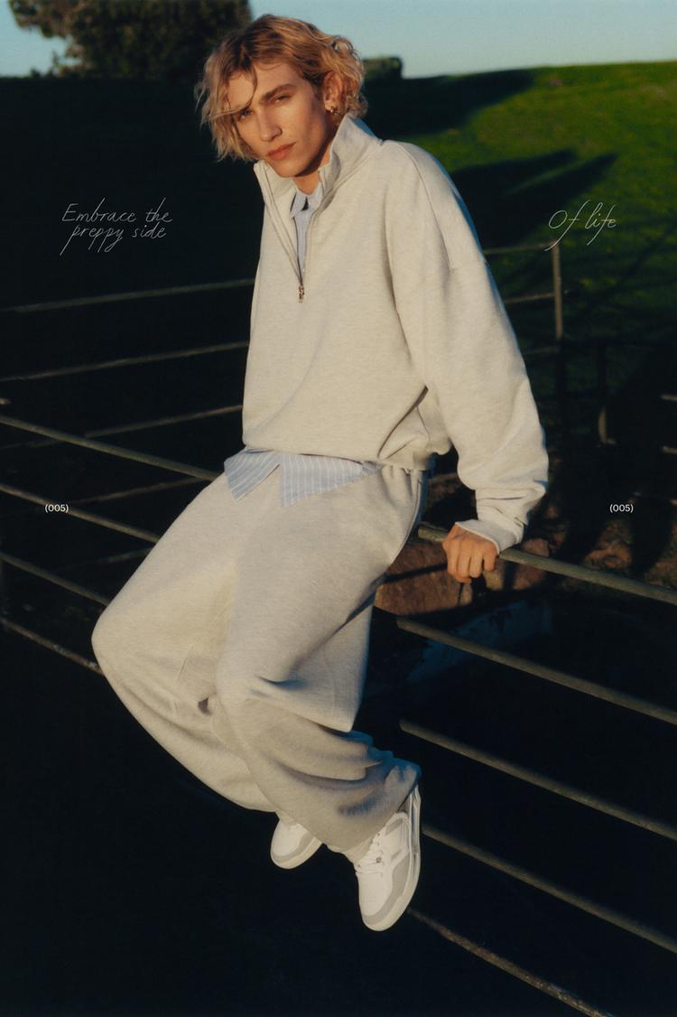 

Толстовка свободного кроя с застежкой-молнией Quarter-Zip Pull And Bear, серый