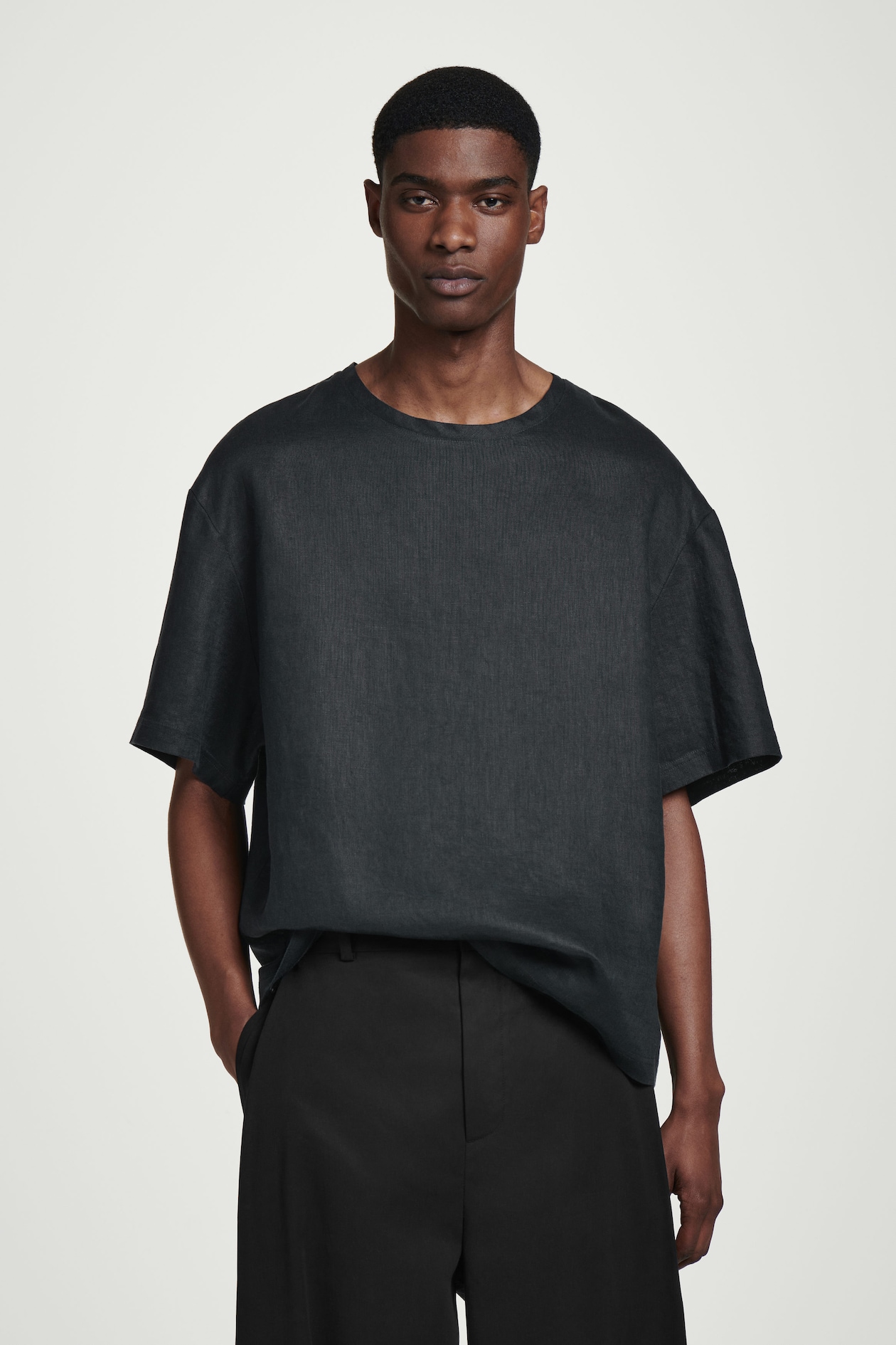 

Льняная футболка свободного покроя COS, темно-синий