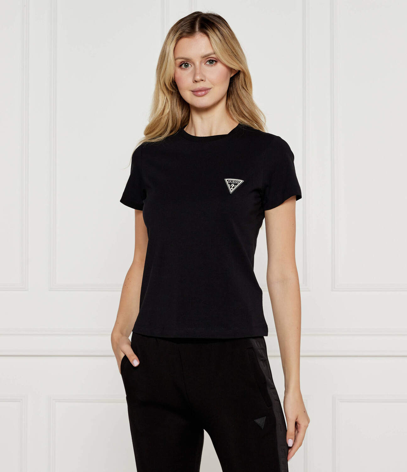 

Футболка GUESS ACTIVE Slim Fit, черный