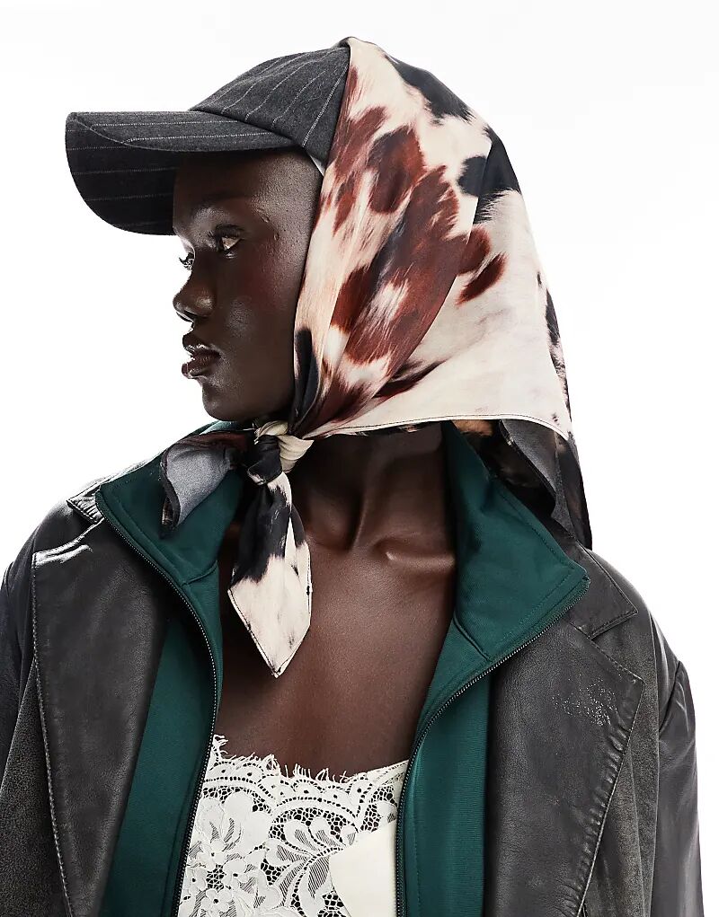 

Атласный платок с коровьим принтом ASOS DESIGN