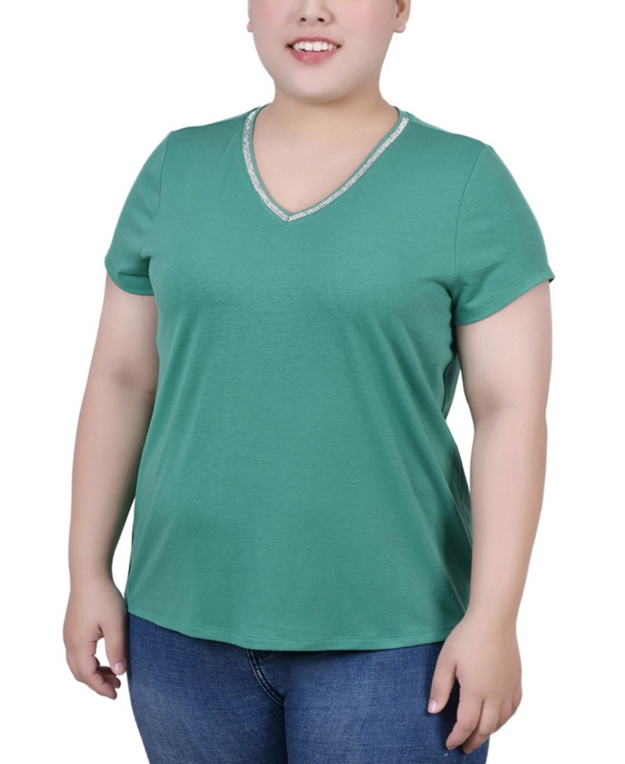 

Топ большого размера с коротким рукавом и отделкой из камней NY Collection, Emerald