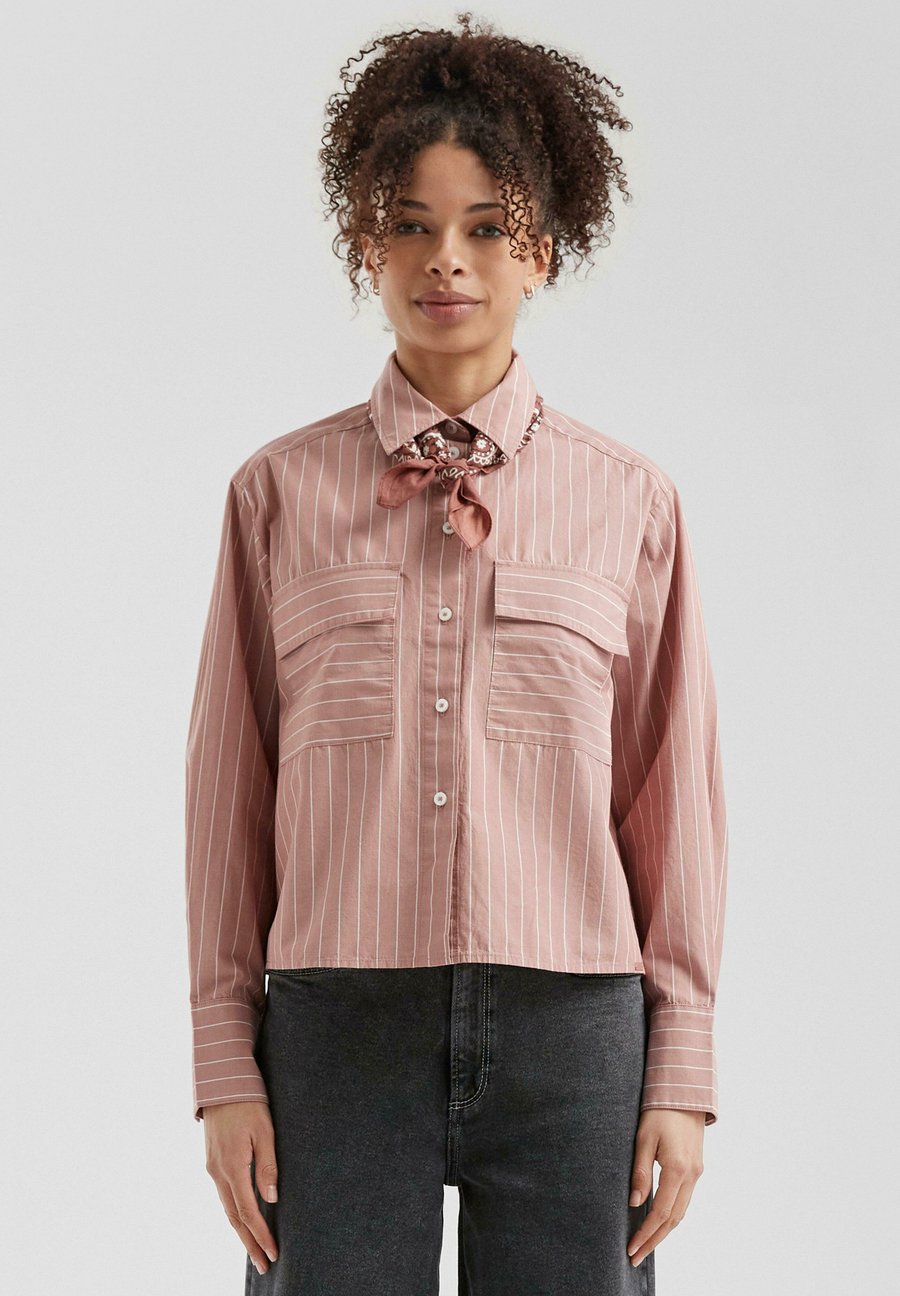 

Блуза QS GERADER GESCHNITTEN MIT AUFGESETZTEN TASCHEN, Altrosa/Pink