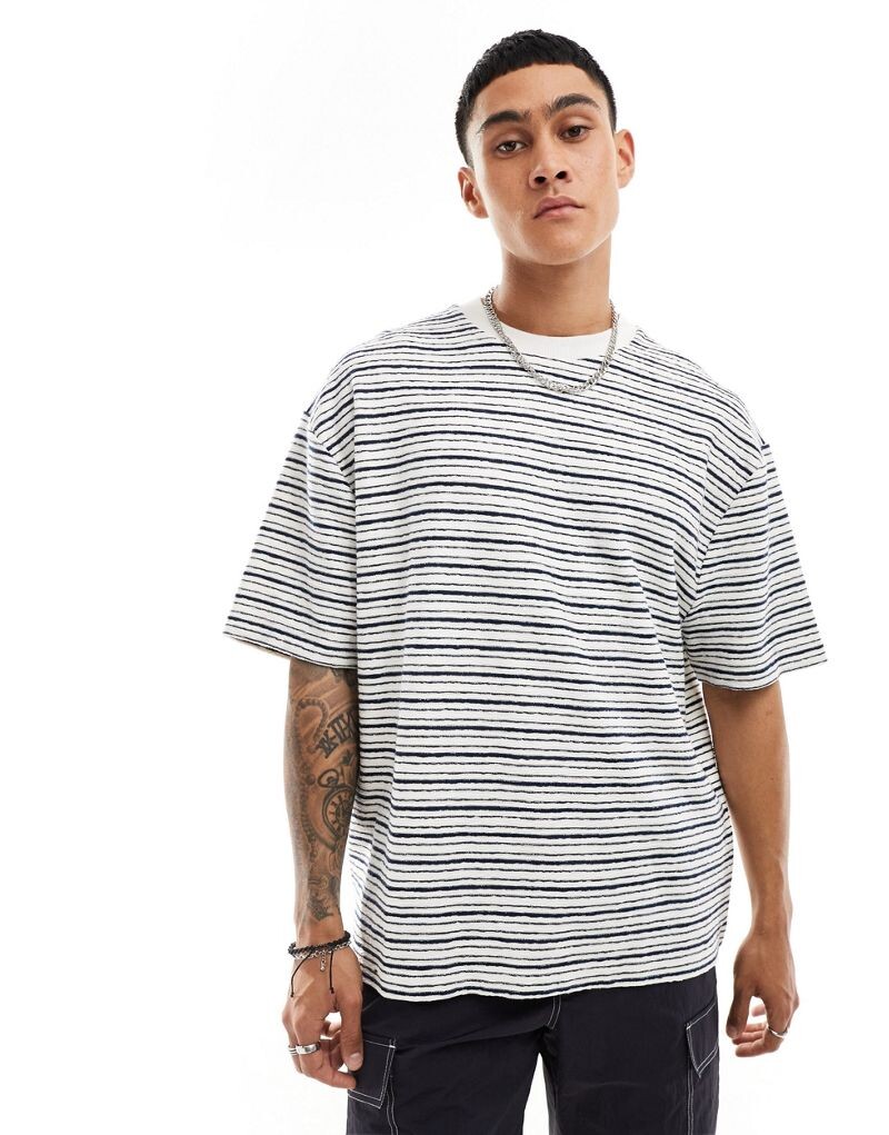 

Объемная фактурная футболка в синие полоски ASOS DESIGN