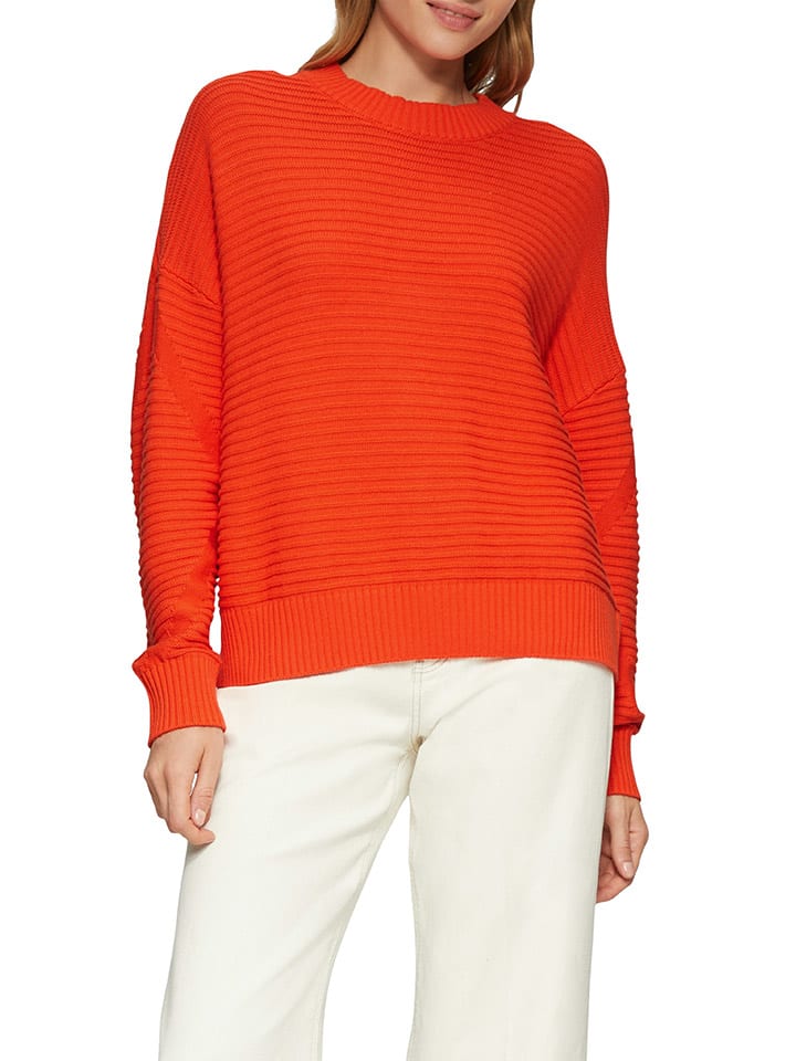 

Свитер оранжевого цвета s.Oliver