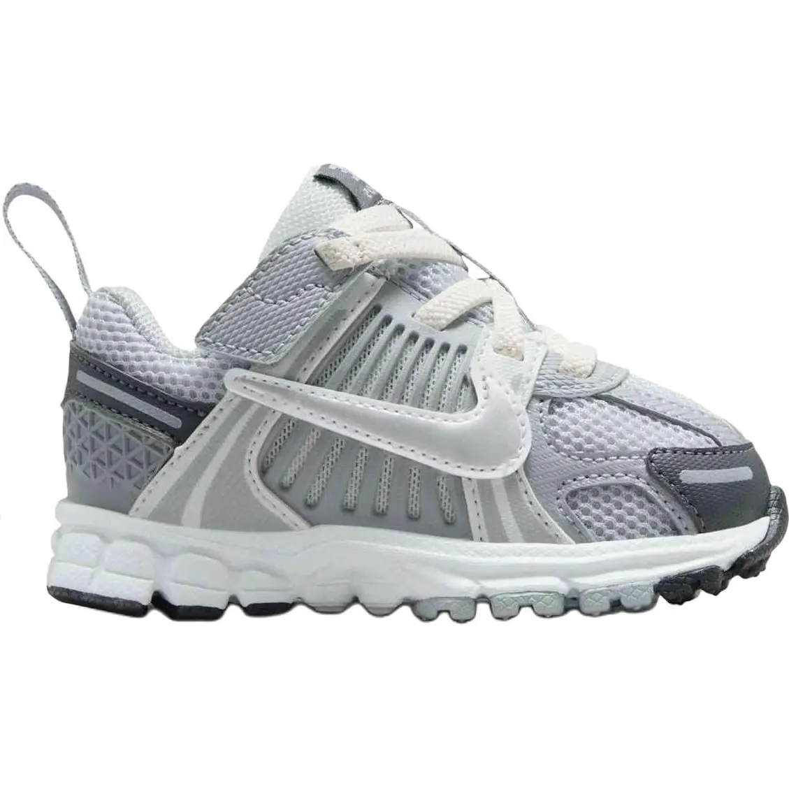Nike Детские низкие кроссовки Zoom Vomero 5 с противоскользящей и износостойкой подошвой, цвет металлик серебристый — фото 3