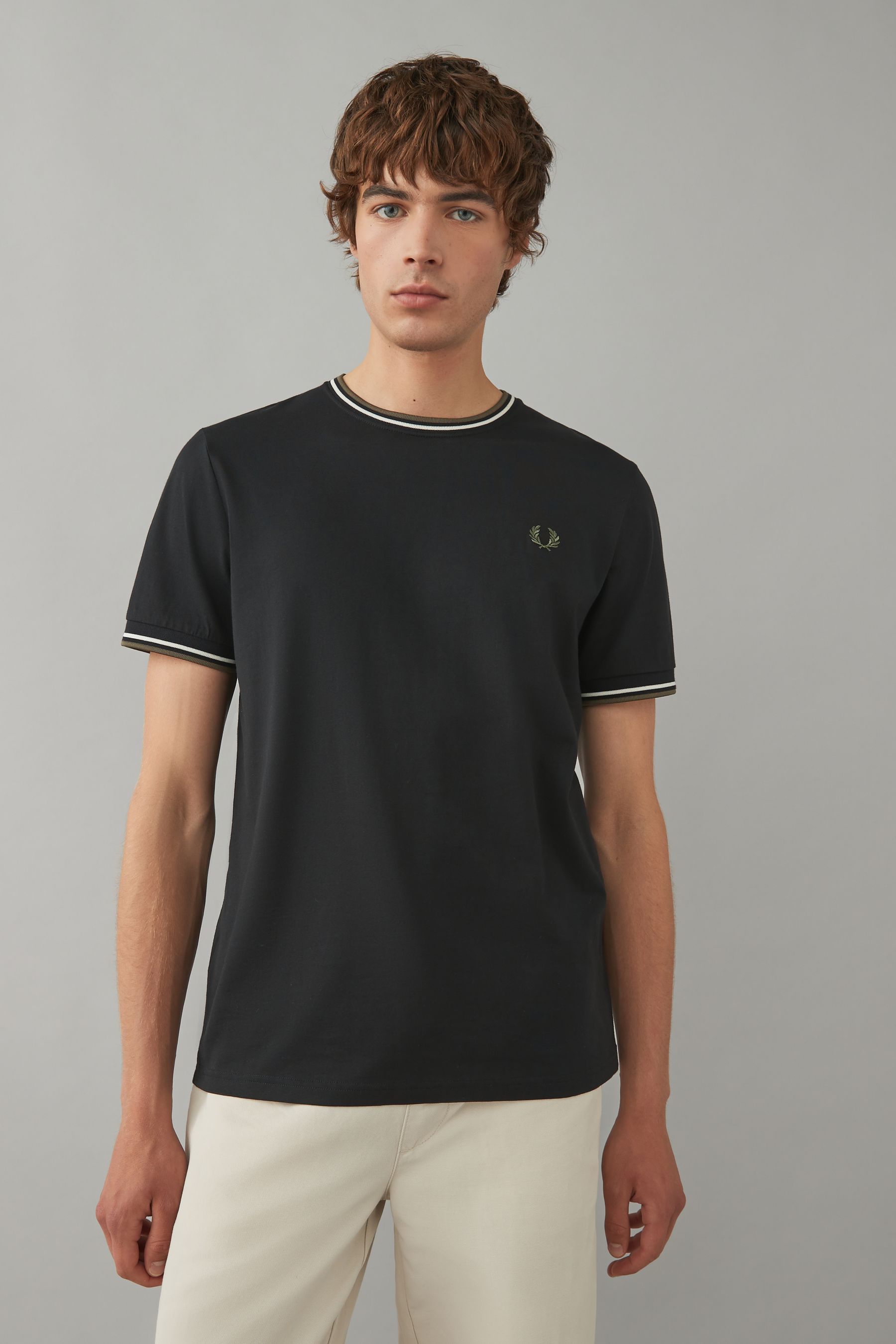 

Футболка с логотипом и двумя наконечниками Fred Perry, черный