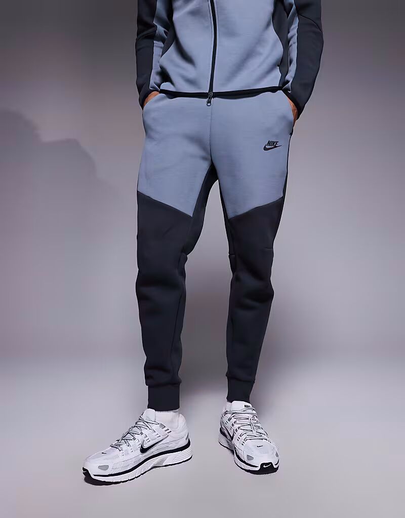 

Джоггеры Tech Fleece серого цвета Nike