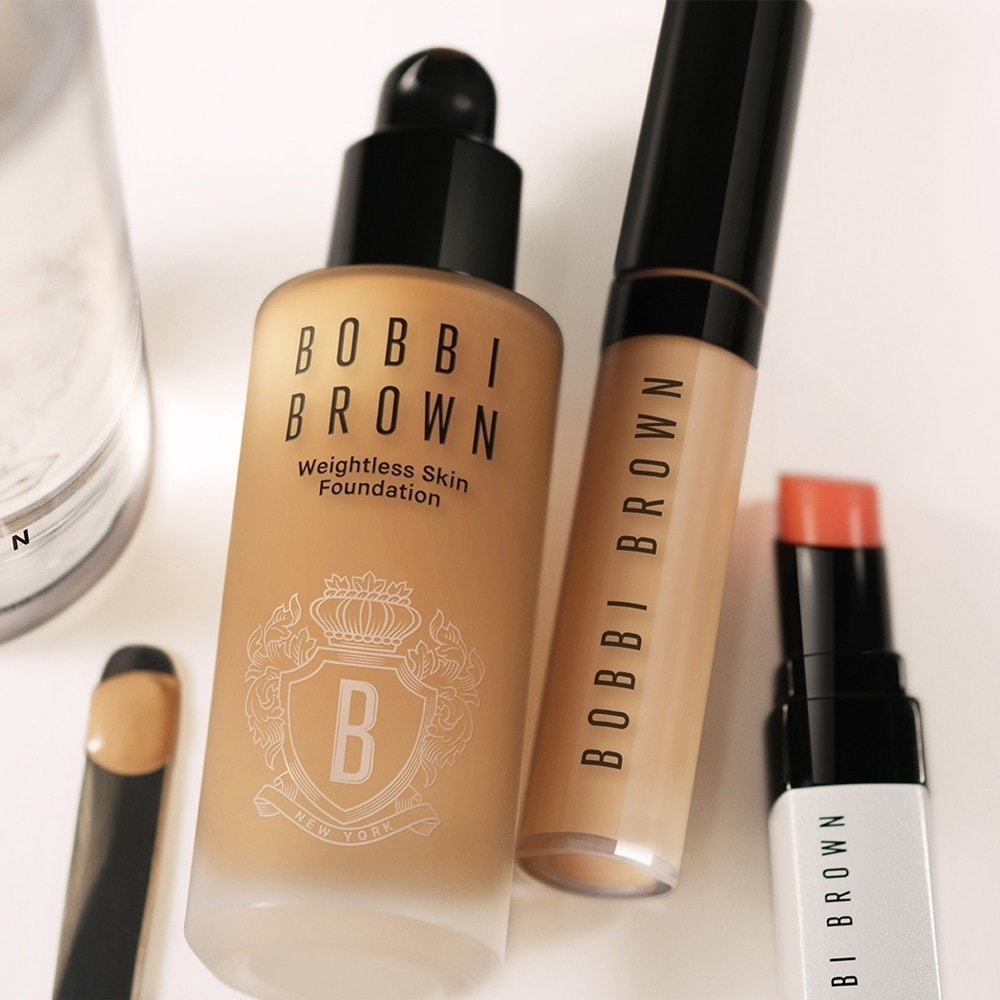 Тональный крем Weightless skin foundation spf15 Bobbi Brown, warm sand, 30 мл — фото 4