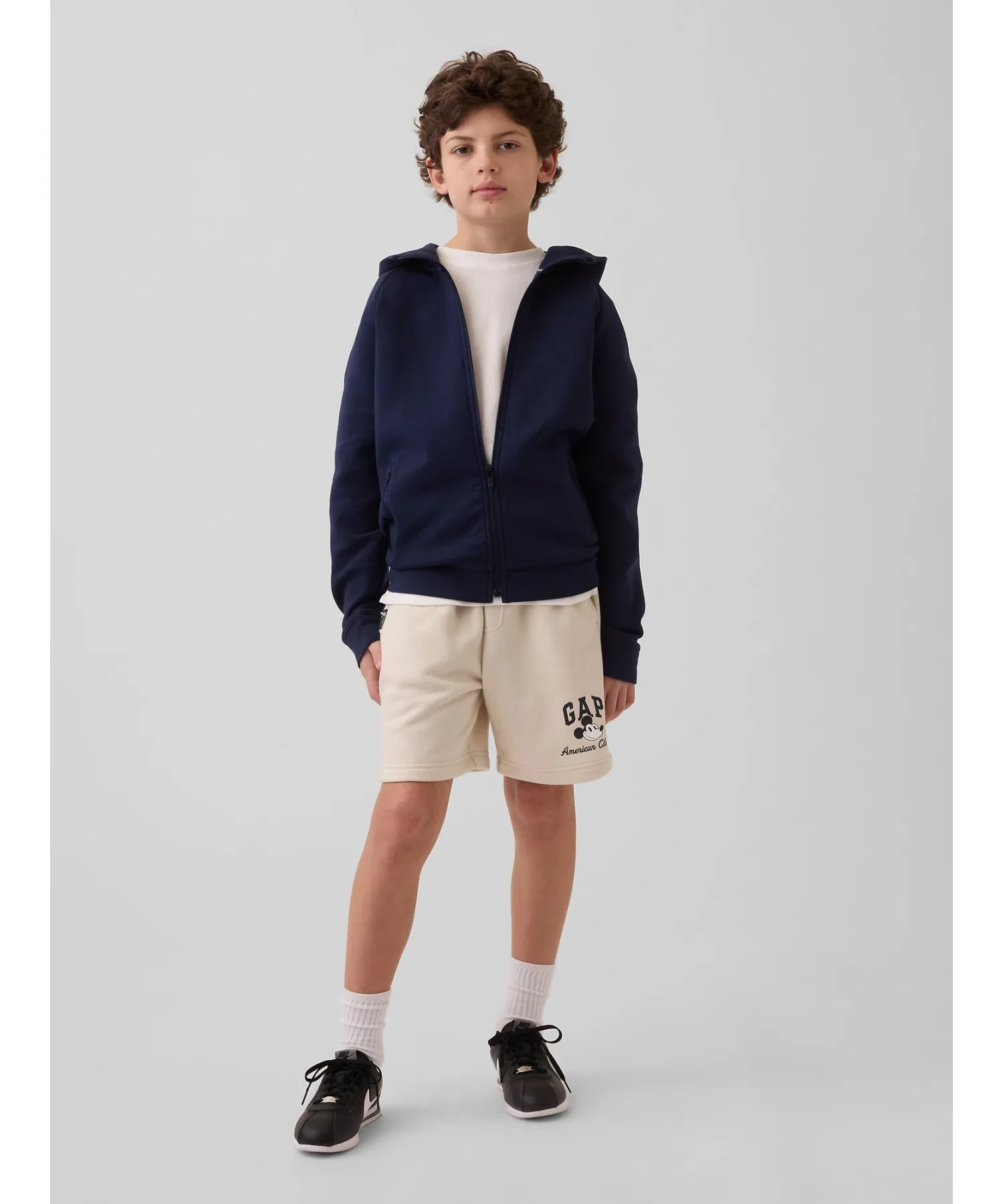 Детские шорты GapKids x Disney с изображением Микки Мауса, свободного кроя, с логотипом GAP. — фото 3