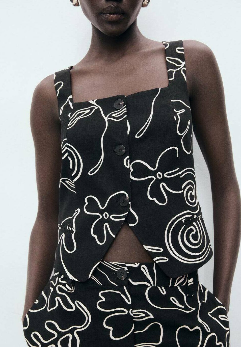 

Жилет FLORAL PRINT Mango, черный