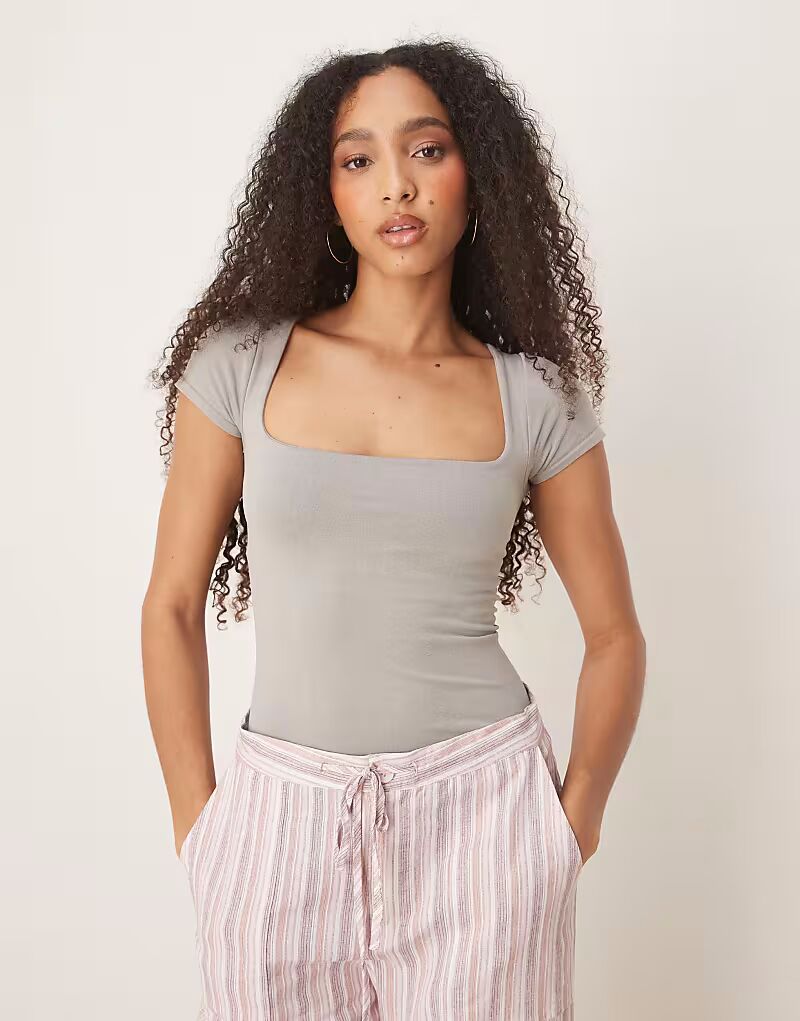 

Футболка Free People с квадратным вырезом и чистыми линиями серого цвета для малышей