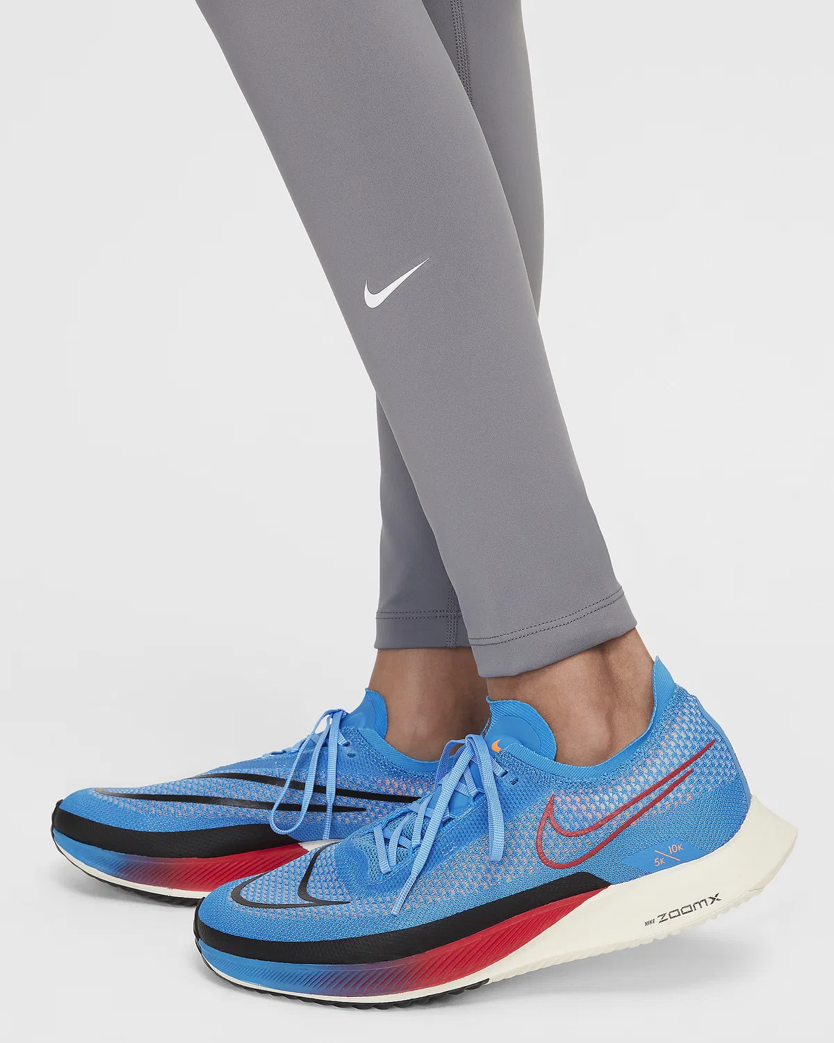 Большие детские (девочки) лосины Nike One Dri-FIT с высокой талией, Smoke Grey/White — фото 4