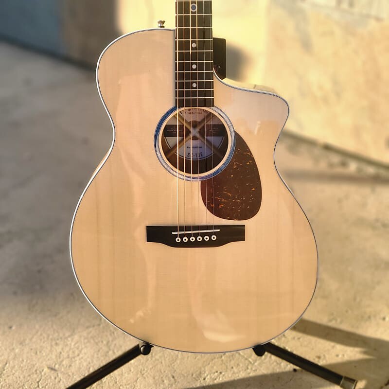 

Акустическая гитара Martin SC-13E Road Series