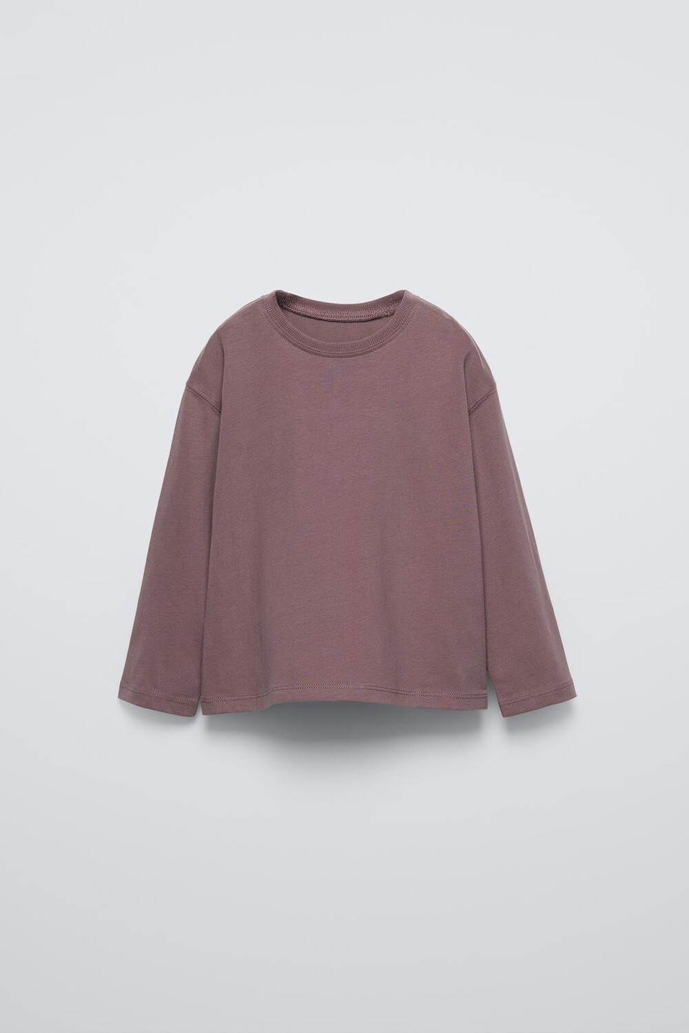 

Простая футболка с этикеткой ZARA, цвет aubergine