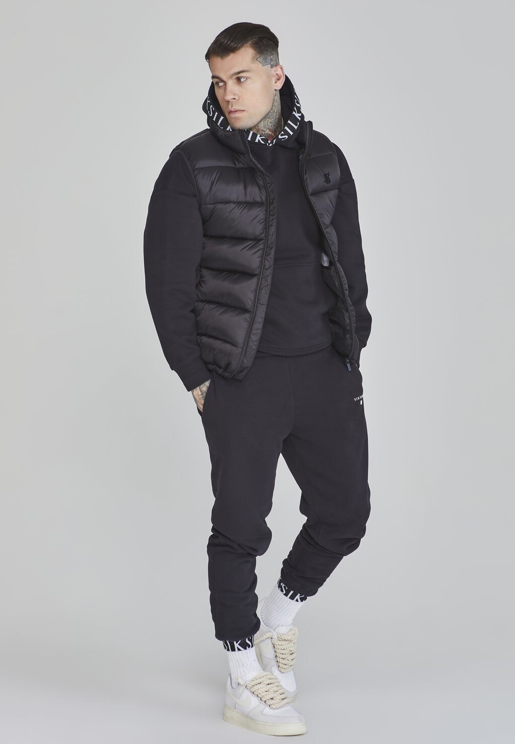 

Жилет SIKSILK, черный
