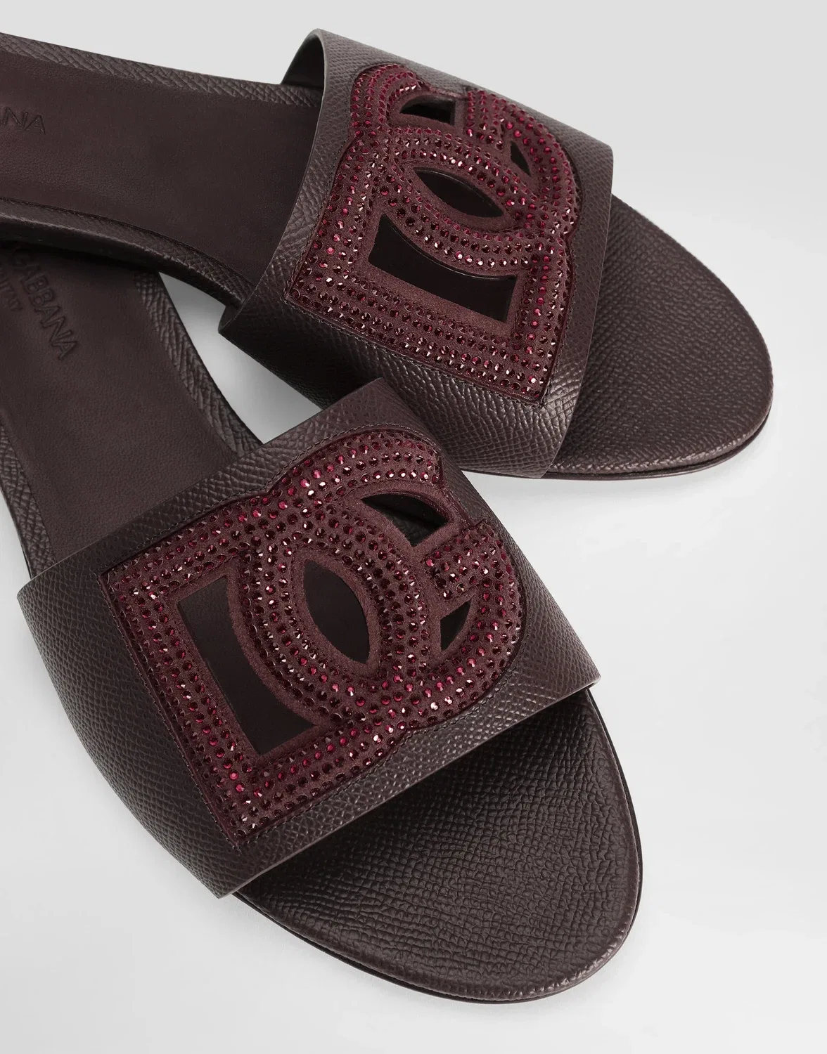 Замшевые и кожаные (дизайн dauphine) плоские тапочки DOLCE & GABBANA, бордовый — фото 4
