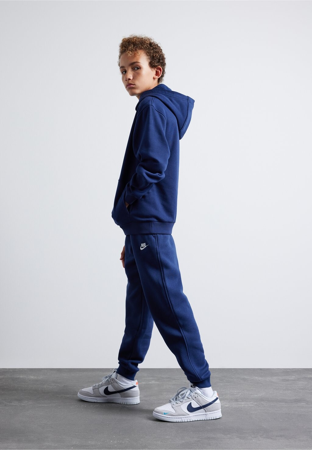 Спортивные брюки Club Unisex Nike, цвет midnight navy/white — фото 2