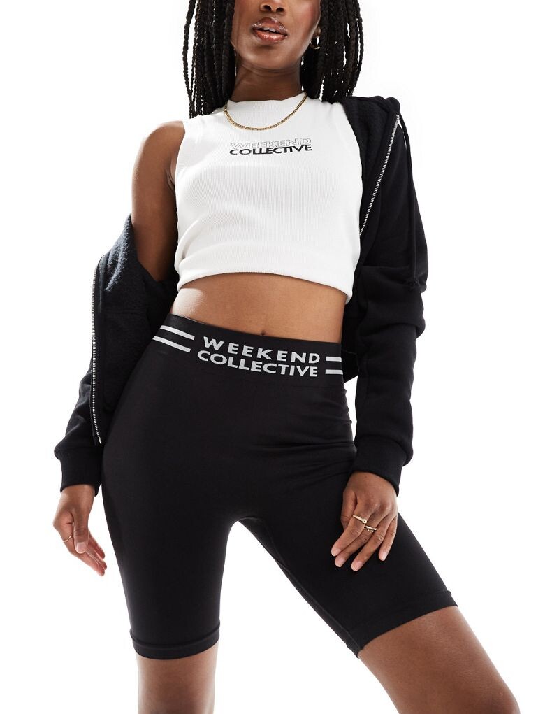 

Черные бесшовные леггинсы с логотипом ASOS DESIGN Weekend Collective