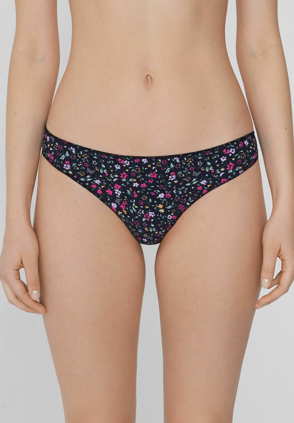 

Стринги AUS BEDRUCKTER Tezenis, черный
