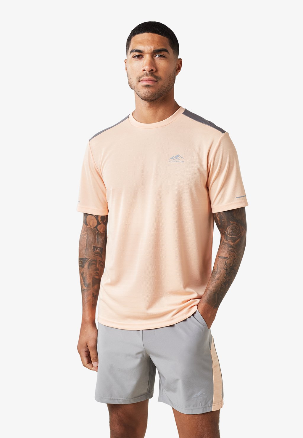 

Шорты CUT & SEW TRAINING TWINSET - Print T-shirt CLOSURE London, оранжевый