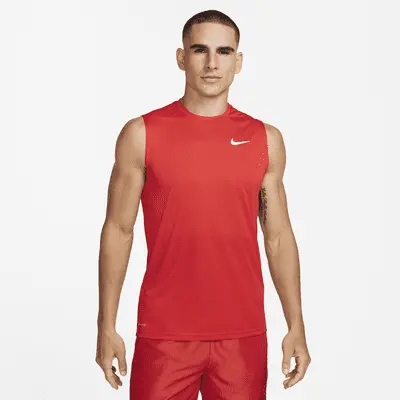 

Футболка Nike Essential, красный