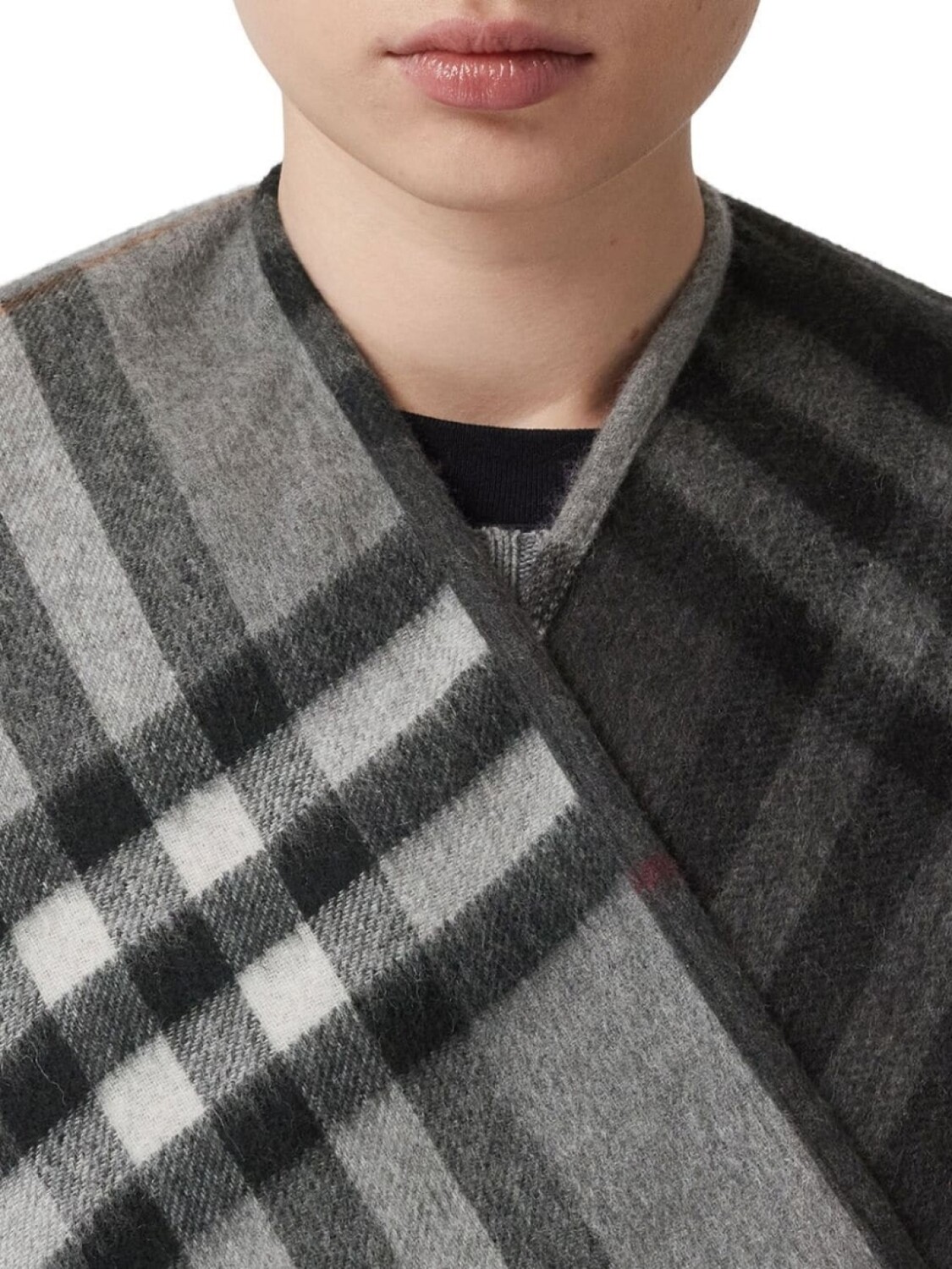 Кейп в клетку Burberry, серый — фото 4