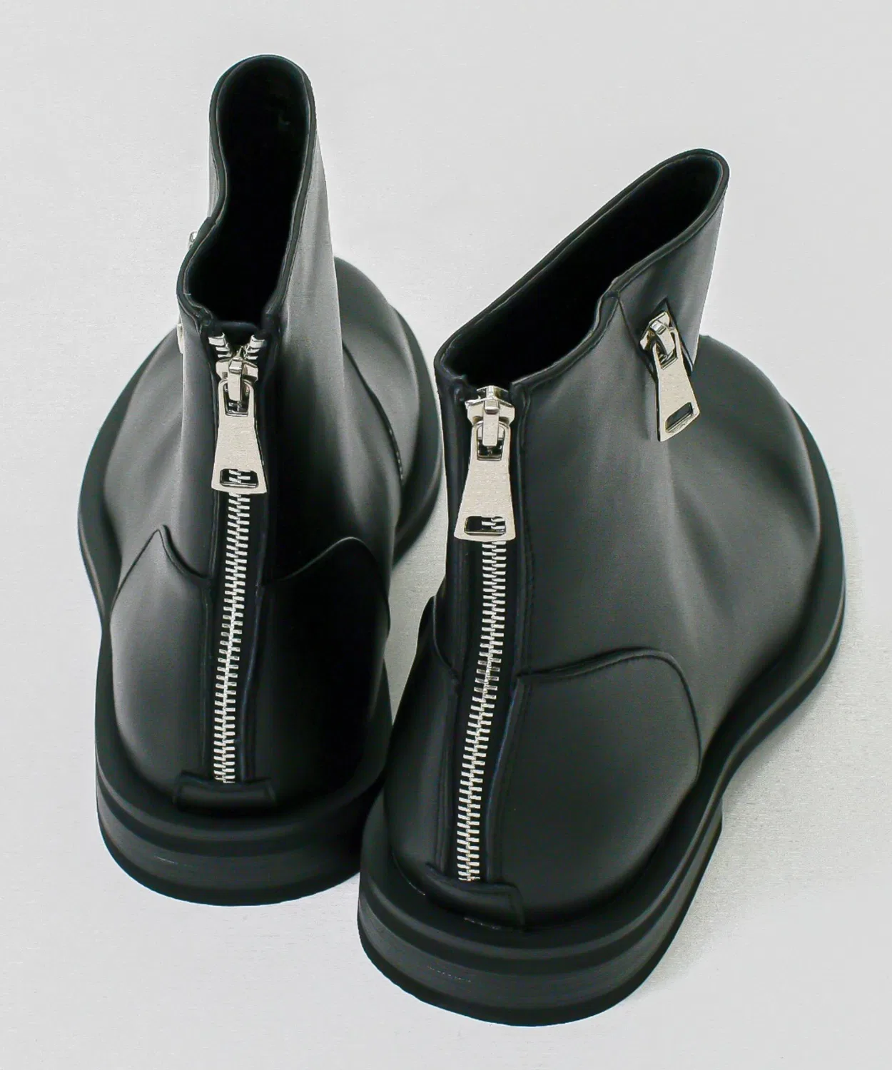 Ботинки Screw Zip Design Boots с винтовой молнией A'GEM/9 × .kom BENUSTA, синтетическая кожа, черный — фото 4