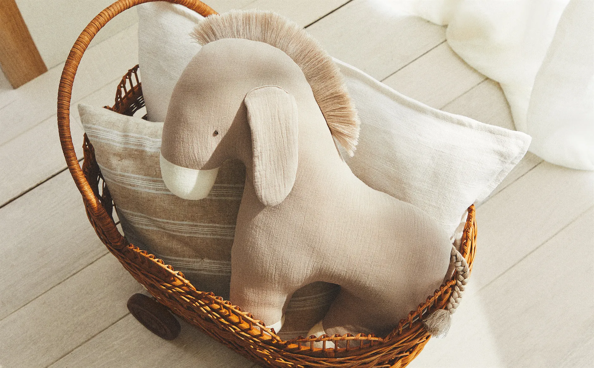

Детская подушка-ослик Zara Home, экрю