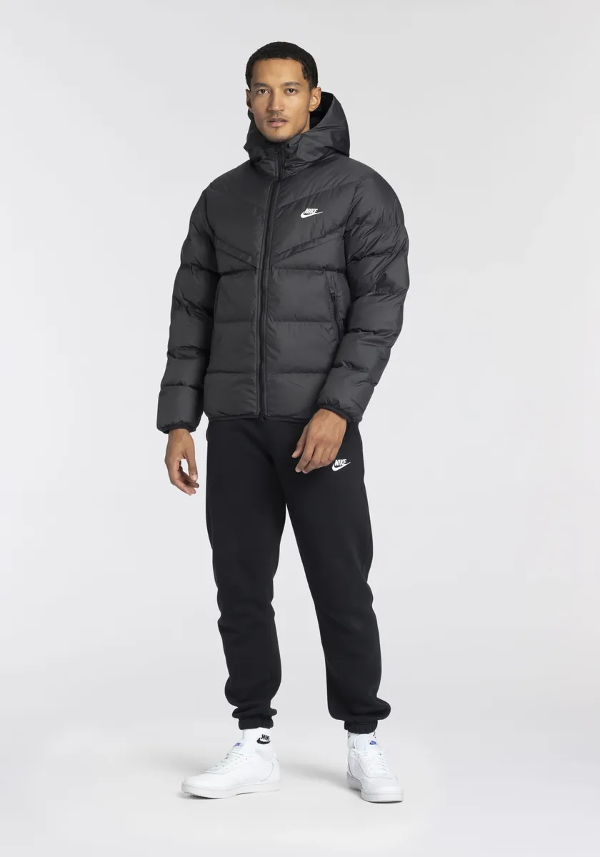 

Nike Sportswear Ветровка "STORM-FIT WINDRUNNER МУЖСКАЯ КУРТКА С УТЕПЛЕННЫМ КАПЮШОНОМ", цвет Black/Black/Sail
