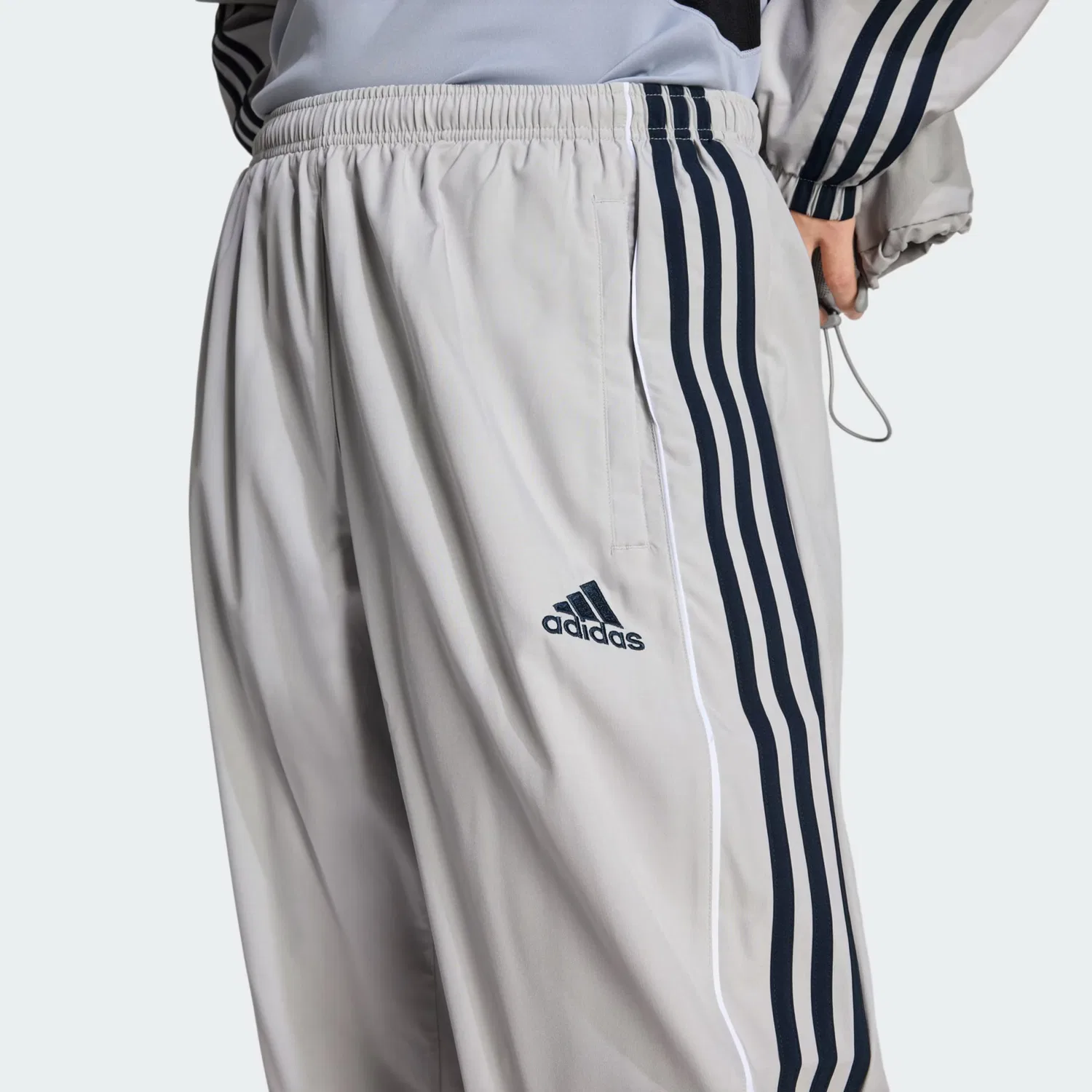 Брюки Adidas Originals свободного кроя Teamgeist Adicolor светло-серого цвета — фото 4