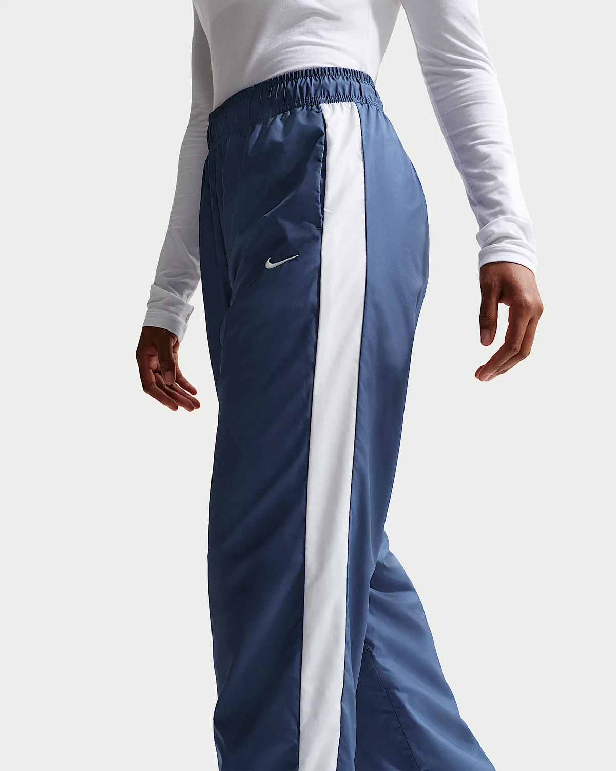 Женские брюки со свободным низом и средней посадкой Nike Sportswear Classic, Mystic Navy/White/Sail — фото 4