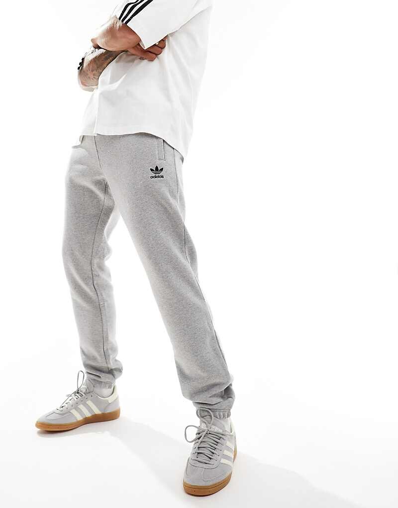 

Серые спортивные брюки adidas Originals Essential