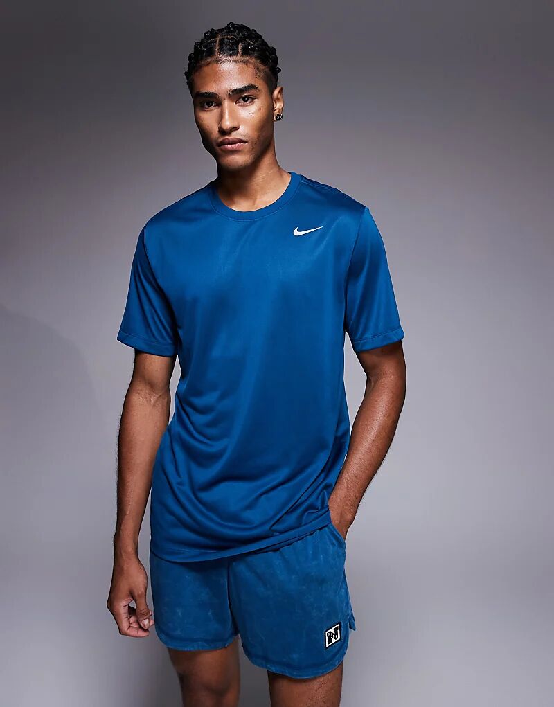 

Футболка Nike Training Legend Dri-FIT синего цвета