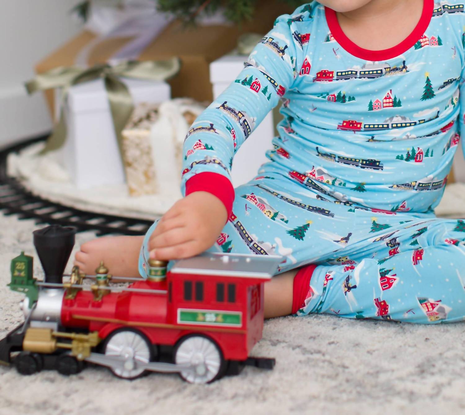 

Зимний пижамный комплект для мальчиков с длинным рукавом в синем цвете RuffleButts