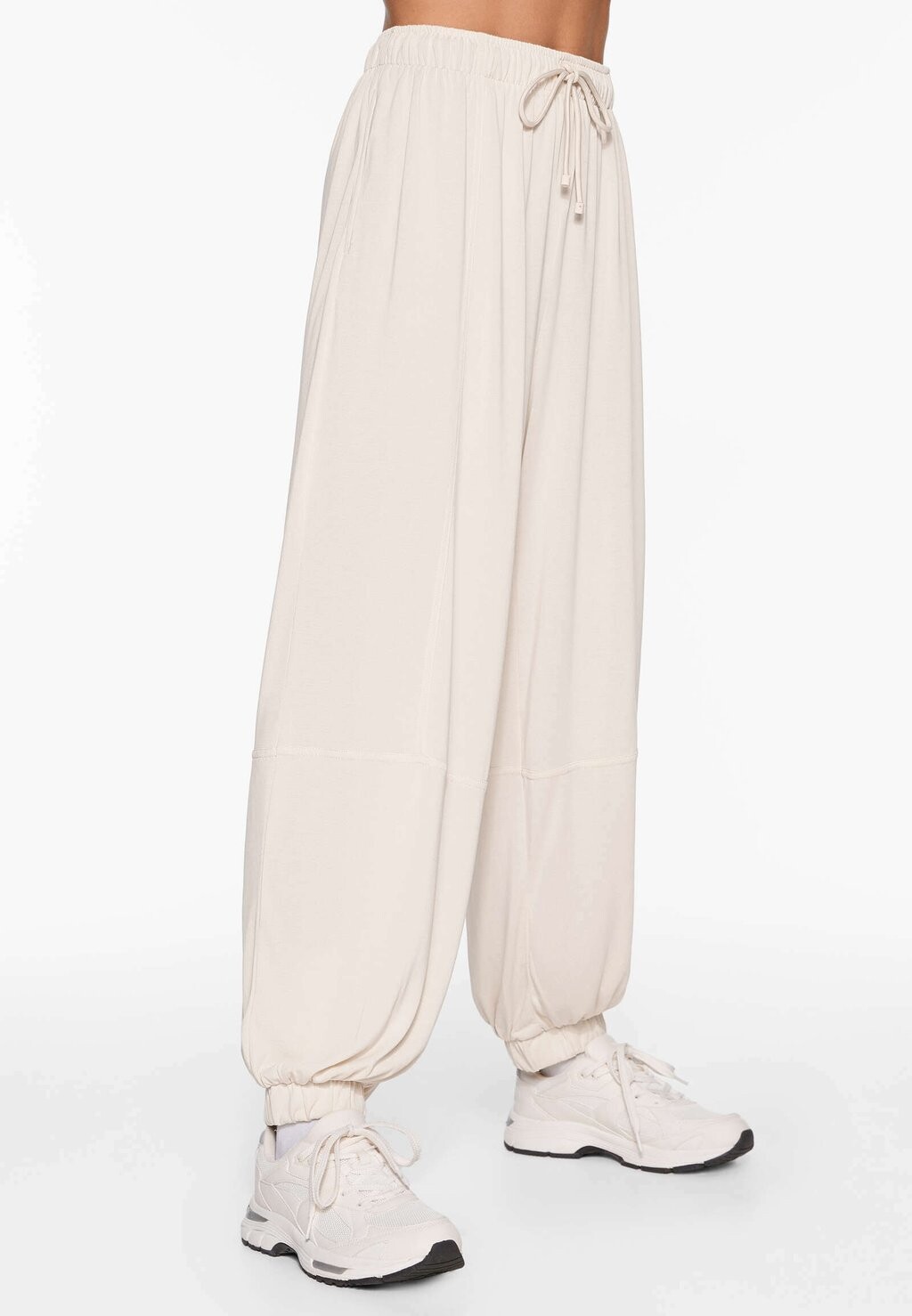 

Спортивные штаны EXTRA-WIDE WITH MODAL 31266555 OYSHO, цвет Stone