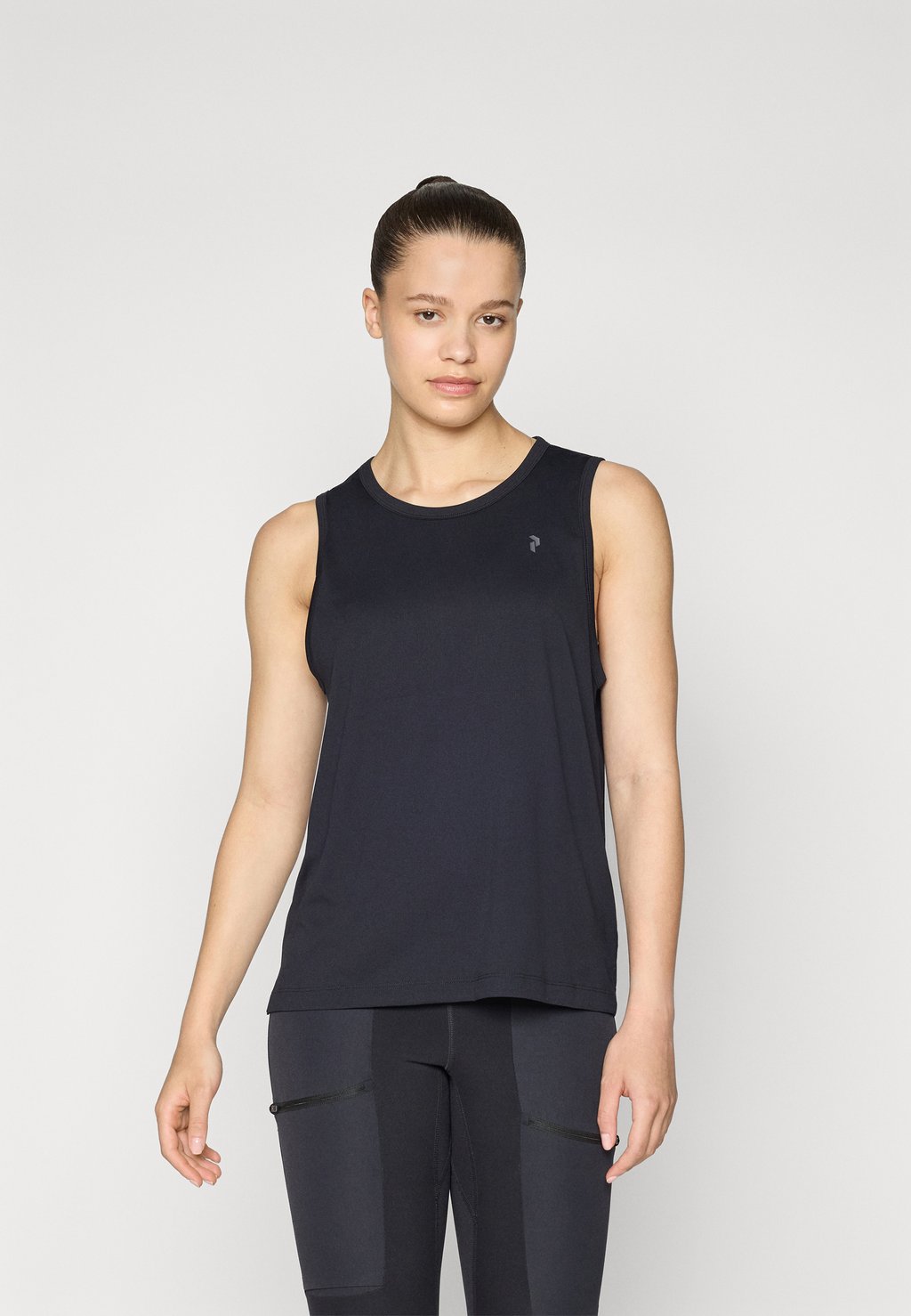 

Топ TRAIL TANK Peak Performance, черный