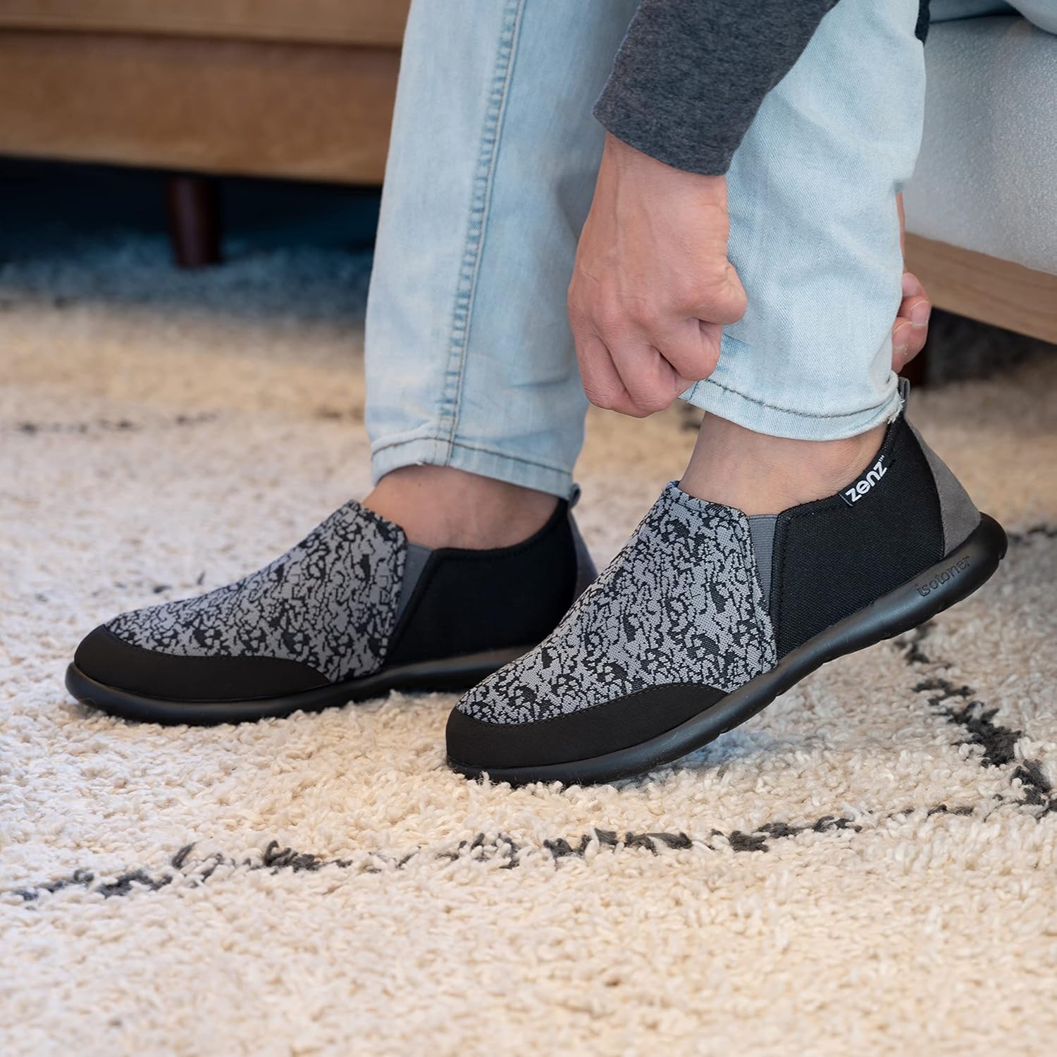 Мужские кроссовки Zenz Active Slip-On: ультра-мягкие повседневные кроссовки с гибкой поддержкой и дышащей сеткой Isotoner, серый — фото 4