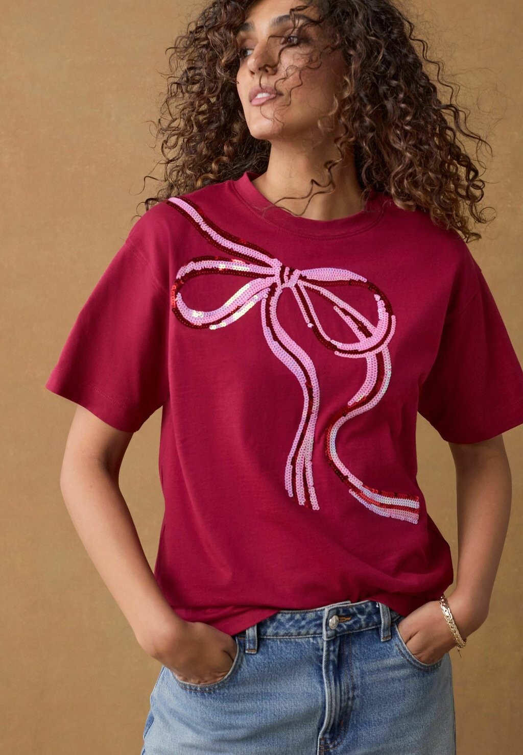 

Футболка с принтом SEQUIN CHRISTMAS REGULAR FIT Next, красный