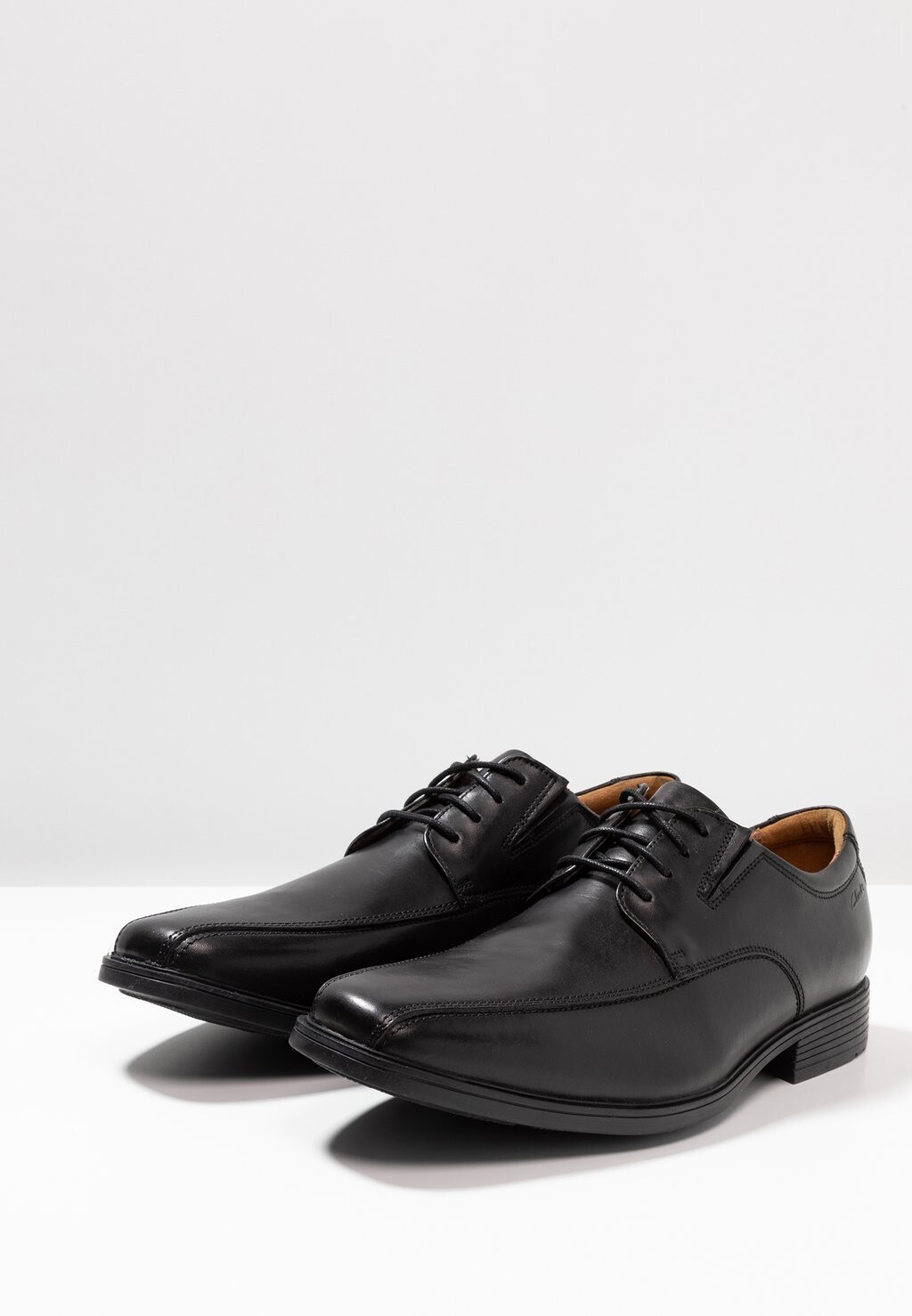 Элегантные туфли на шнуровке Tilden Clarks, черный — фото 4