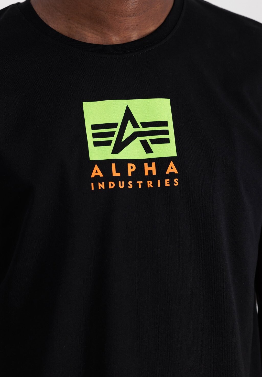 

Футболка с принтом LOGO Alpha Industries, черный