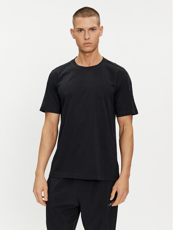 

Футболка стандартного кроя Calvin Klein, черный