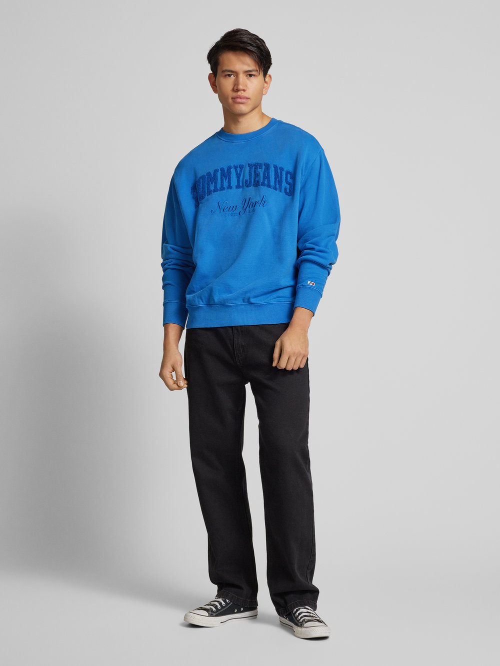 

Толстовка с этикеткой Tommy Jeans