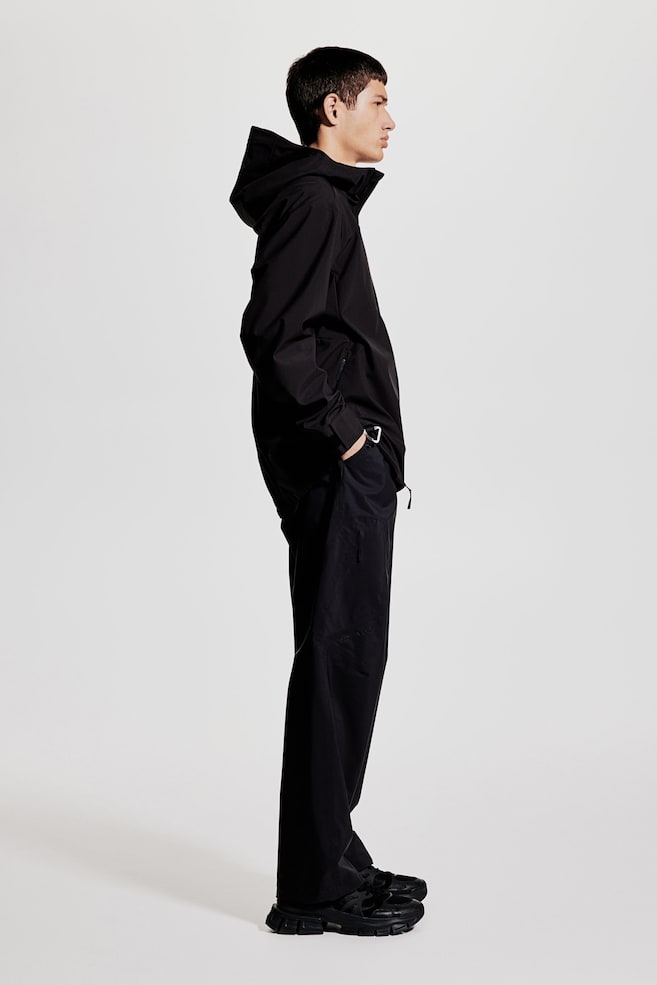

Водоотталкивающая куртка softshell, стандартного кроя H&M, черный