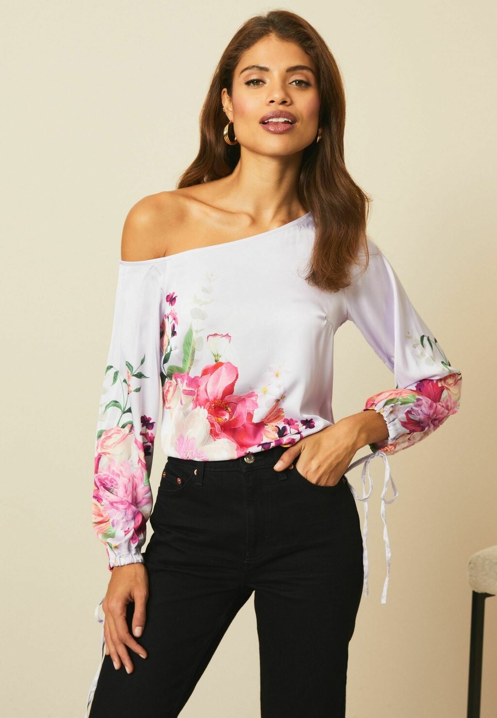 

Блузка Asymmetic Bardot Neck Slinky Regular Fit Lipsy, белый